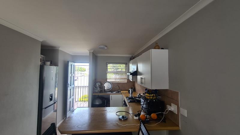 2 Bedroom Property for Sale in Oakglen Western Cape